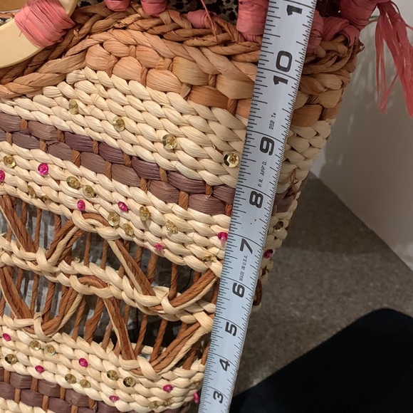 Sondra Roberts Coral Straw Woven Wood Ring Handle Beach Bag with Fringes - Picture 13 of 16